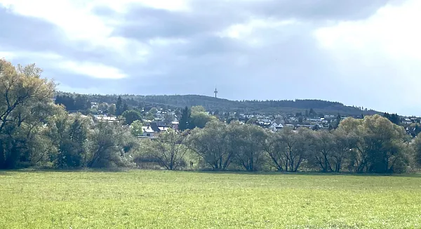 Blick über das Aartal nach Bleidenstadt zur Hohen Wurzel